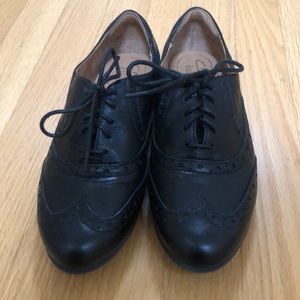 Clark’s indigo flats